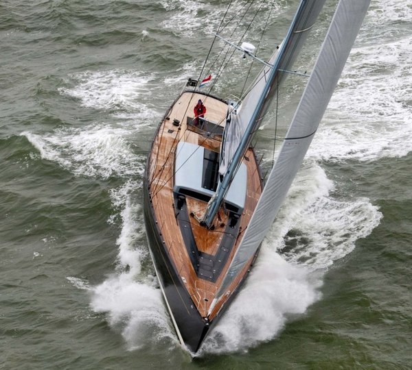 sailing yacht tulip